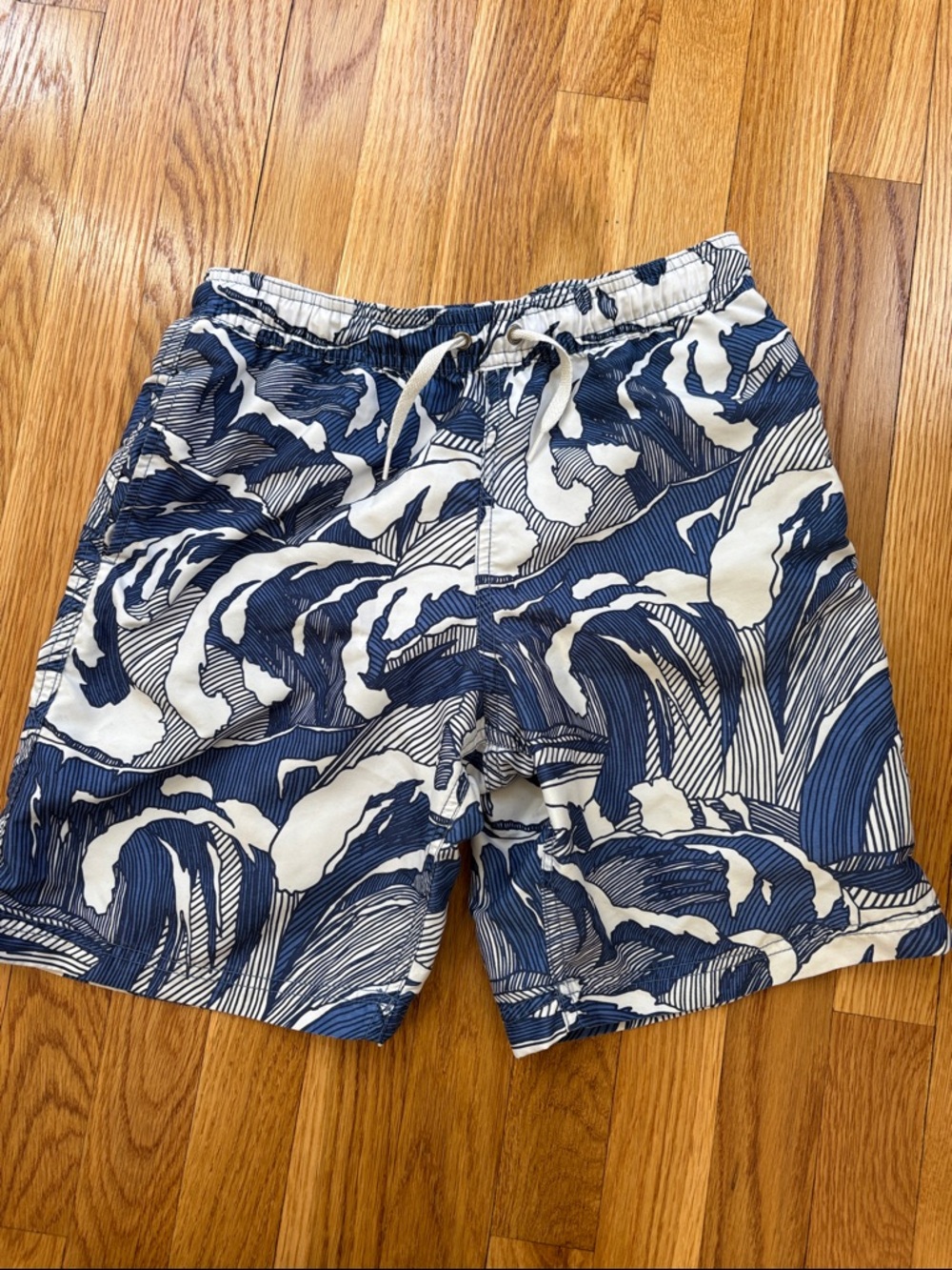 Hanna Andersson Kids Blue & White Wave-Print Swim Trunks size 150 (12)